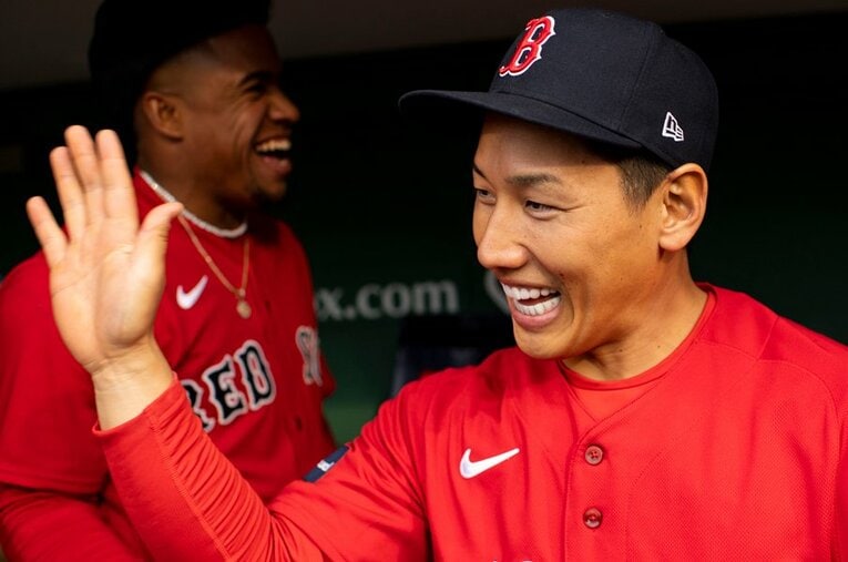 16試合連続安打など好調を維持する吉田正尚。活躍を喜ぶレッドソックスの編成責任者が獲得の経緯を語った ／ photograph by Getty Images