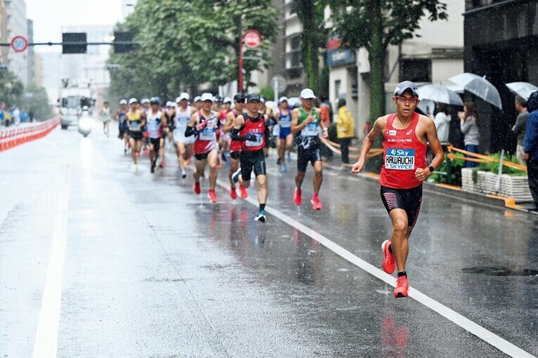 序盤から先頭に立ちエンジン全開の川内。この後、中間地点では後続を30秒以上離した　©︎AFLO