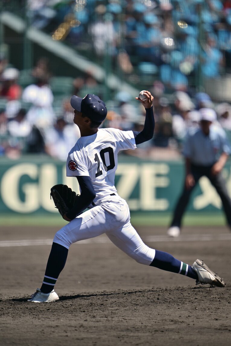 沖縄尚学・新垣有絃の投球フォーム（5枚目／全8枚） ©Hideki Sugiyama