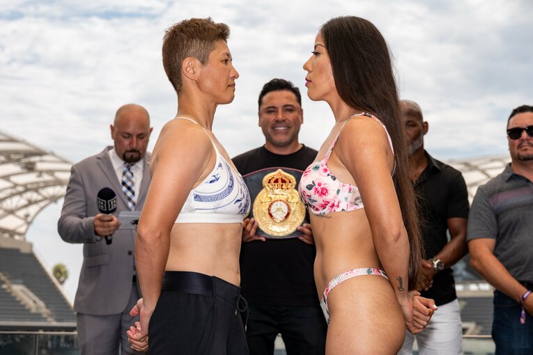 2021年7月、ロサンゼルスでの防衛戦前の計量シーン　©Getty Images