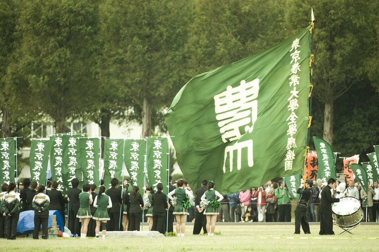 箱根駅伝の風物詩となっていた、緑を基調にした東農大の応援団　©Miki Fukano