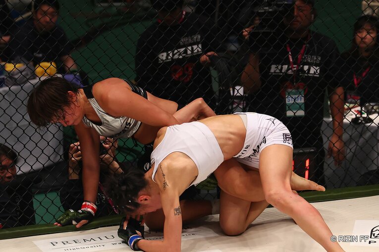 RENAvsシン・ユリ　©RIZIN FF