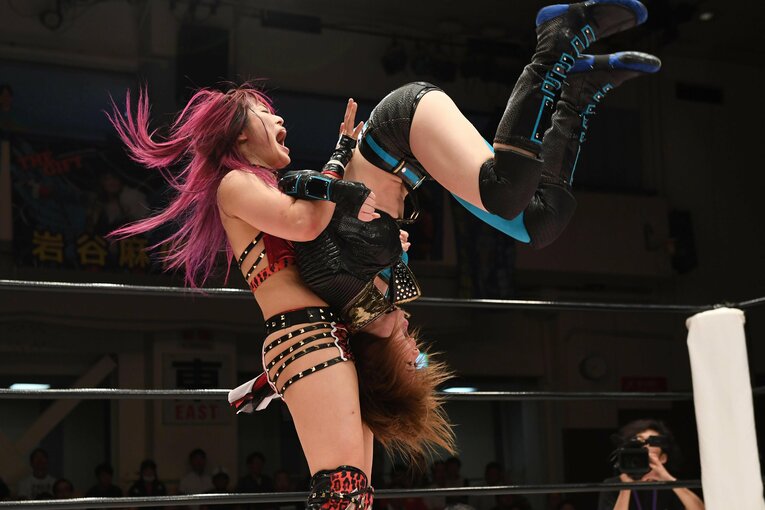 紫雷イオvs.岩谷麻優。2017年6月21日、後楽園ホール　©Essei Hara