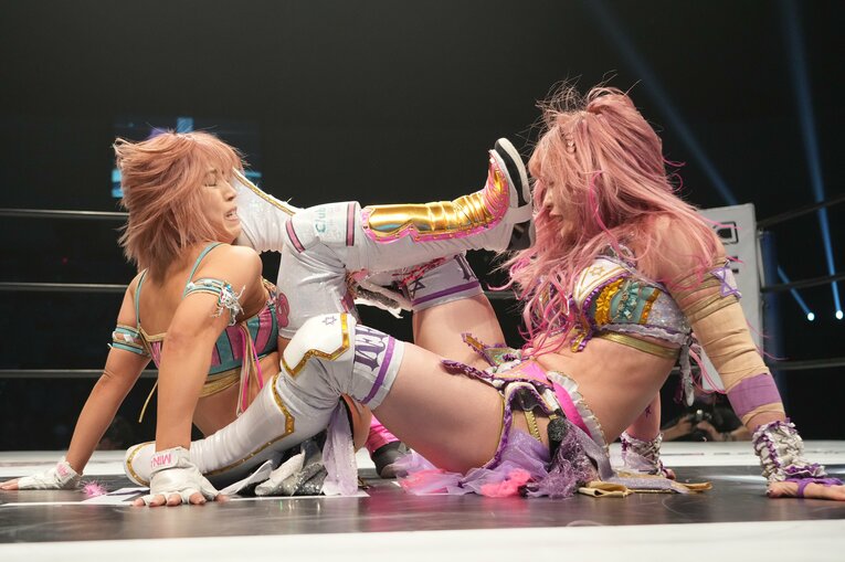 白川未奈vs中野たむ　©Essei Hara