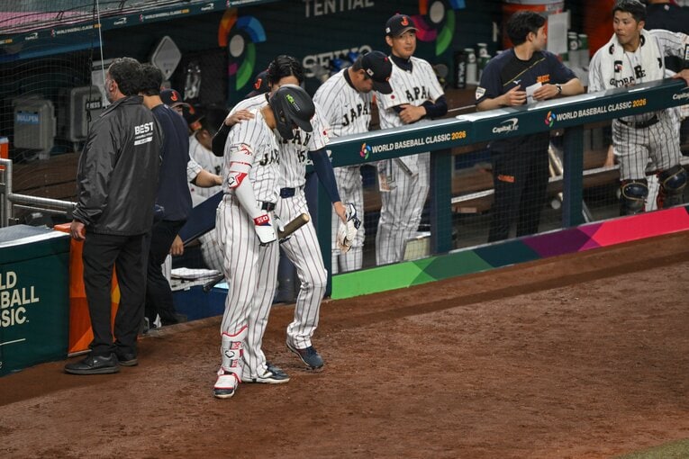 WBCベネズエラ戦、大谷がベンチなどで見せていた必死の表情（写真は右に続きます）　©Nanae Suzuki