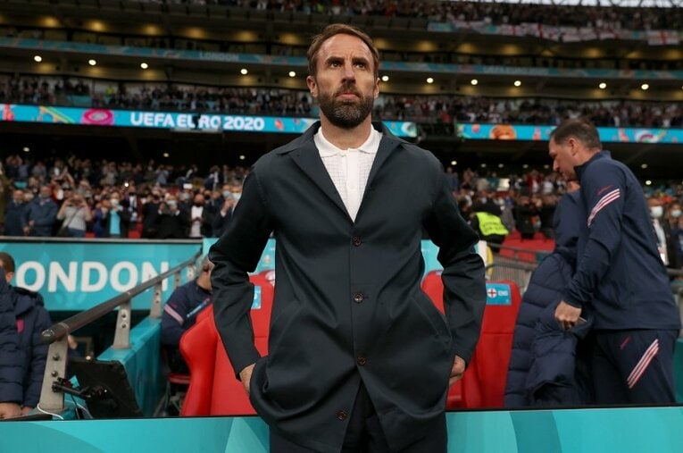 3年前のＷ杯でベスト4に導いたサウスゲイト。賢明な50歳の指揮官はイングランドの復興に向けて着実にチームを前進させている ／ photograph by Getty Images