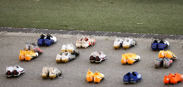 専門医が警鐘…“膝の大ケガとスパイク”の関連性とは　バルサ新星17歳ファティも全治3カ月(2)