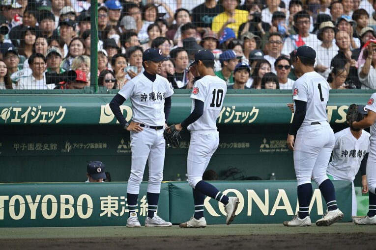 【決勝戦の現地カット】沖縄尚学の比嘉監督　©Hideki Sugiyama