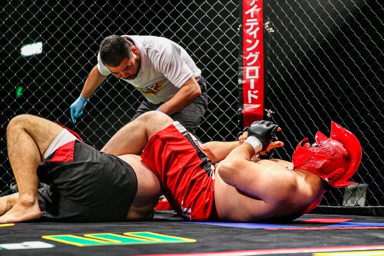 腕ひしぎ十字固めで一本勝ちを収めた　©Susumu Nagao