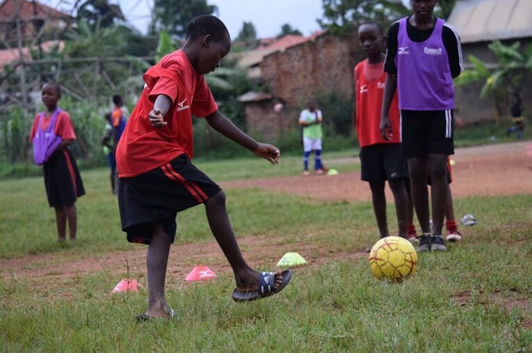 SOLTILOはケニア、ウガンダ、ルワンダの3カ国で無償のサッカー指導を行っている。 ／ photograph by (C)SOLTILO