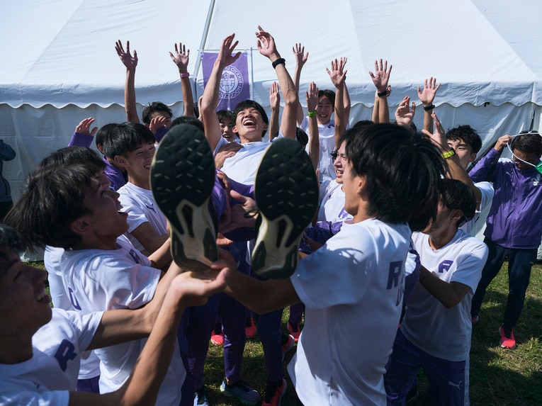 選手たちで胴上げ　©Yuki Suenaga