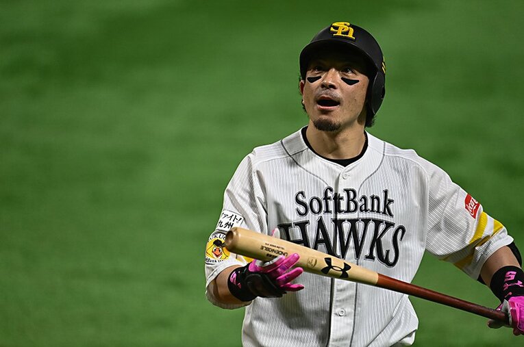 プロ16年目を迎える松田宣浩。さらなるパワーアップを目指し、来季へ備えている ／ photograph by Nanae Suzuki