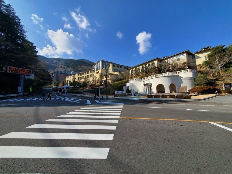 標高600m超の箱根小涌園ユネッサン前　©Number Web