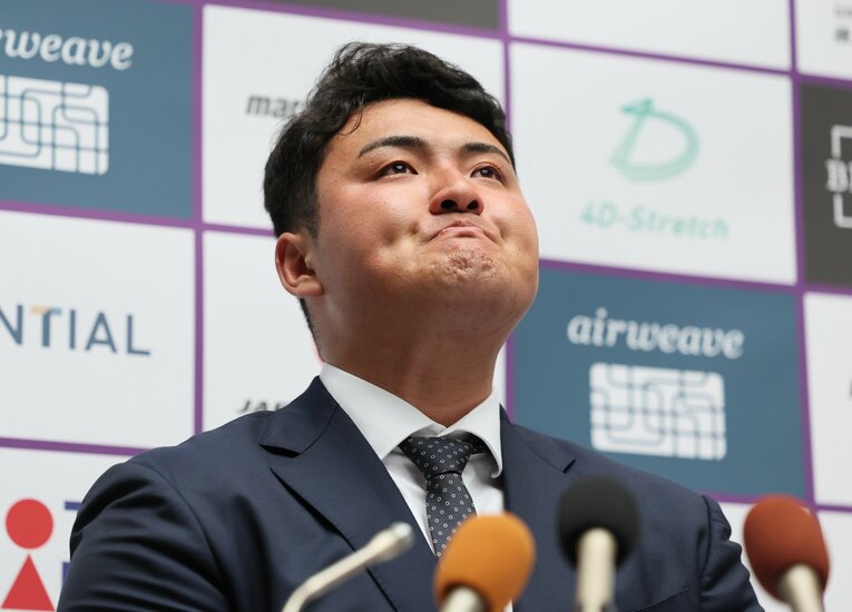 2025年ドラフトでソフトバンクから1位指名を受けるもマーリンズ入りを表明した佐々木麟太郎　©JIJI PRESS