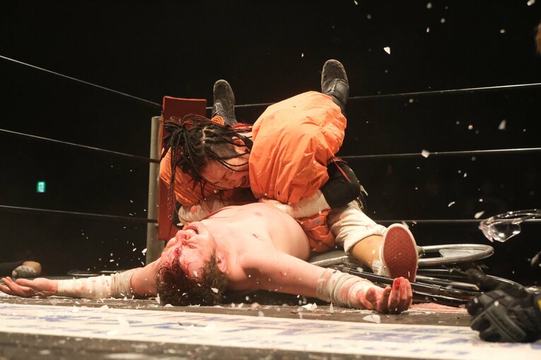 元パティシエが蛍光灯で殴り合い…“デスマッチアマゾネス”山下りなの媚びない魅力「犯罪以外なら何してもいい」 米国で男子相手に王座獲得(60)