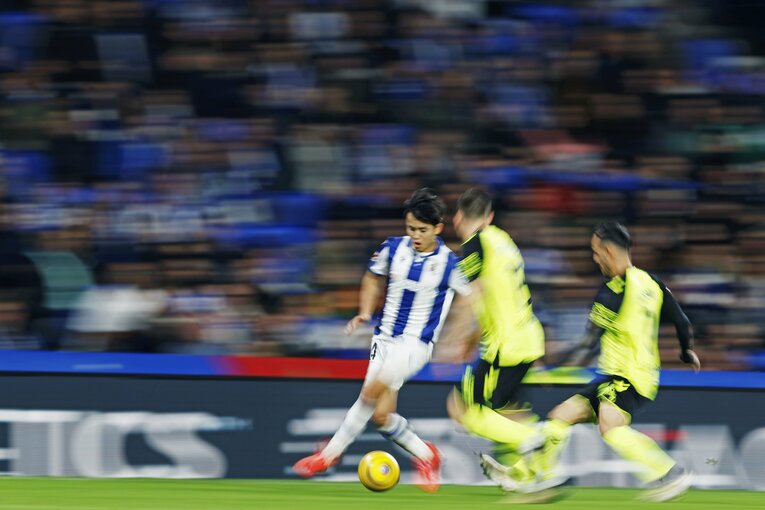 「クボは守備が力強くなったが、まだダメだ」中2日フル出場MVP久保建英へ辛口の愛…“ソシエダ会員歴44年”ホテルマンと「試合後つった足」(13)