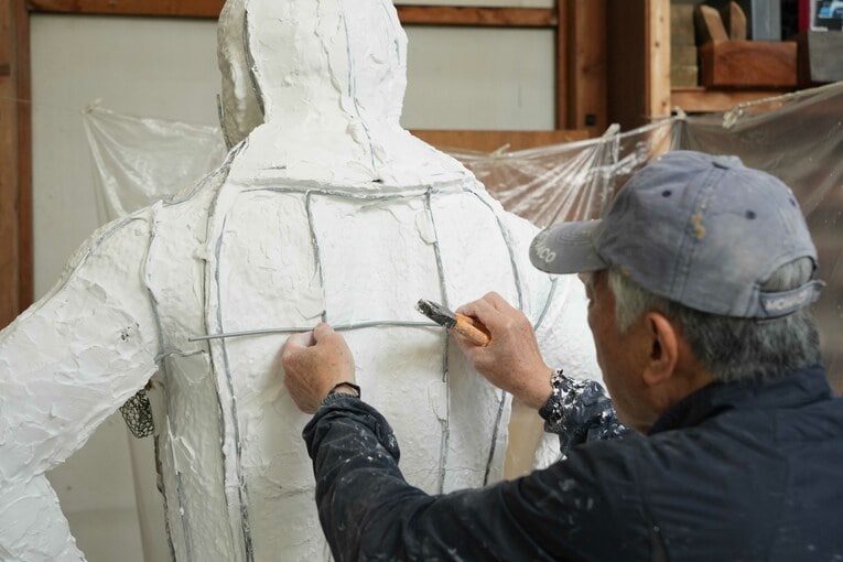 横向きにも針金を当てていく