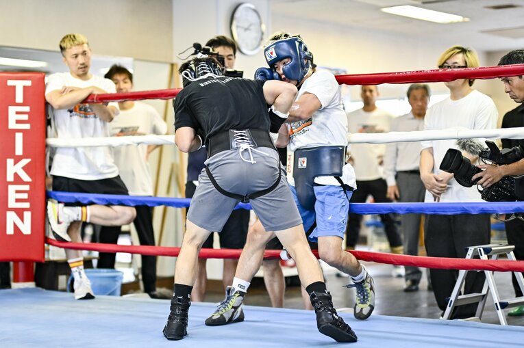 7月4日の公開練習では報道陣の前でクリスチャン・ヒメネスと激しいスパーリングを行った　©Hiroaki Yamaguchi