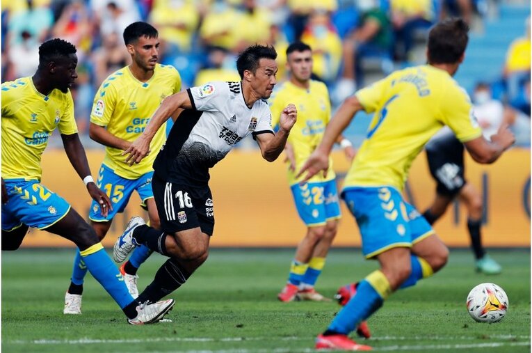 〈激写〉岡崎慎司35歳、スペイン2部から日本代表の救世主になれるか 「すごい良いヤツだよ」新天地でも愛される“侍魂”(18)