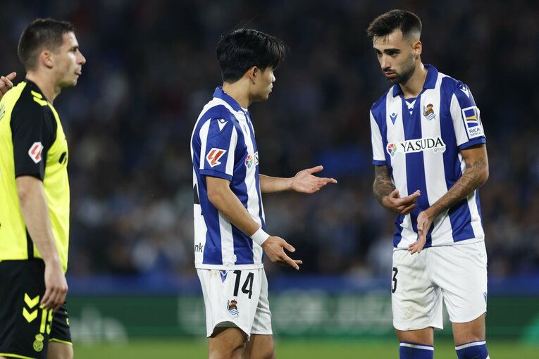 PKの前後では久保とブライスが話し合う姿があった　©Daisuke Nakashima