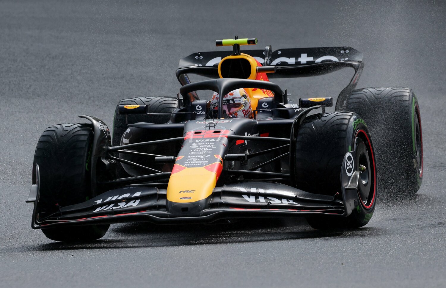 ベルギーGPでインターミディエイトタイヤを履いてスタートした角田　©Getty Images / Red Bull Content Pool