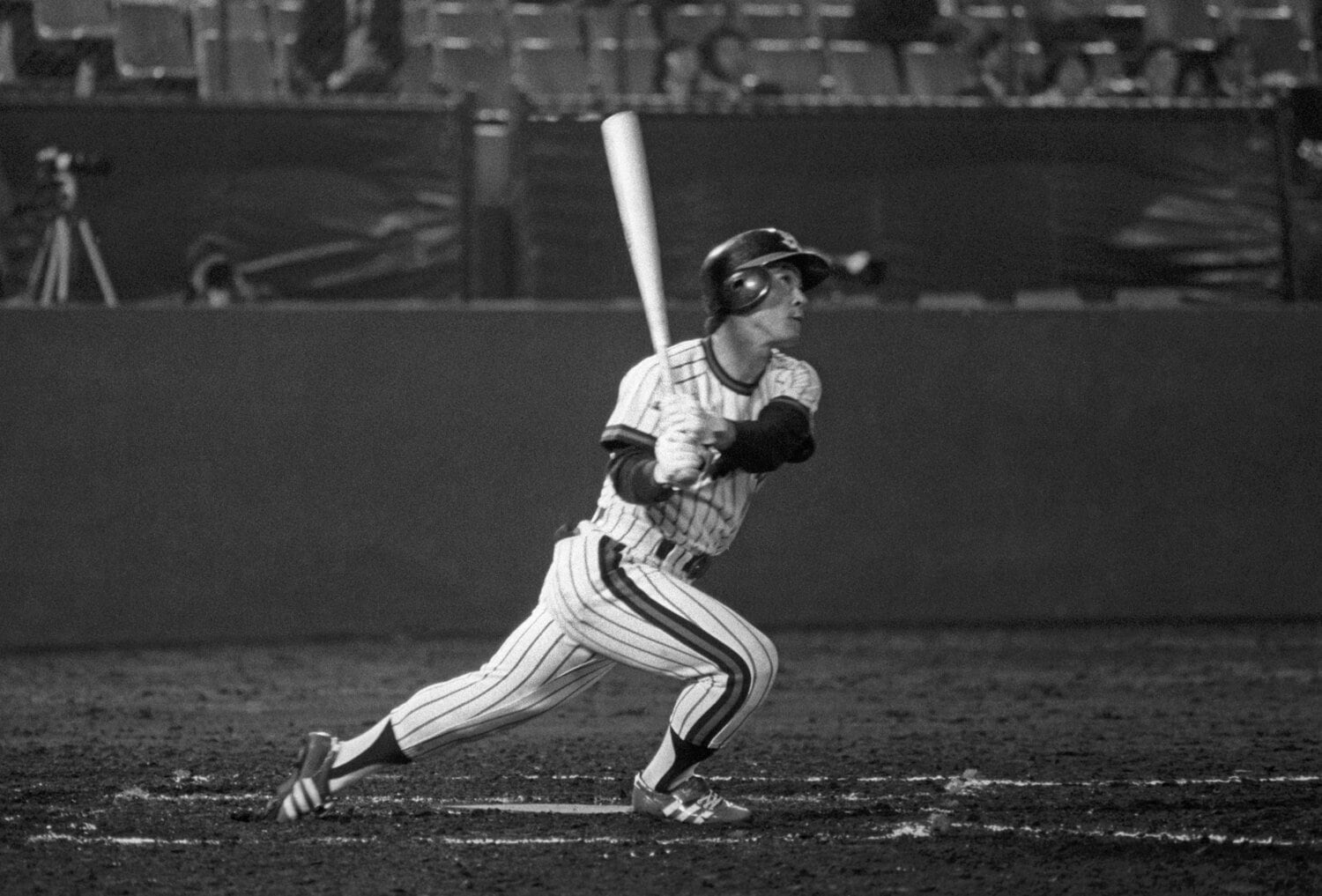 1977年の若松勉。当時はまだ広岡達朗監督に反発心を抱いていた　©KYODO