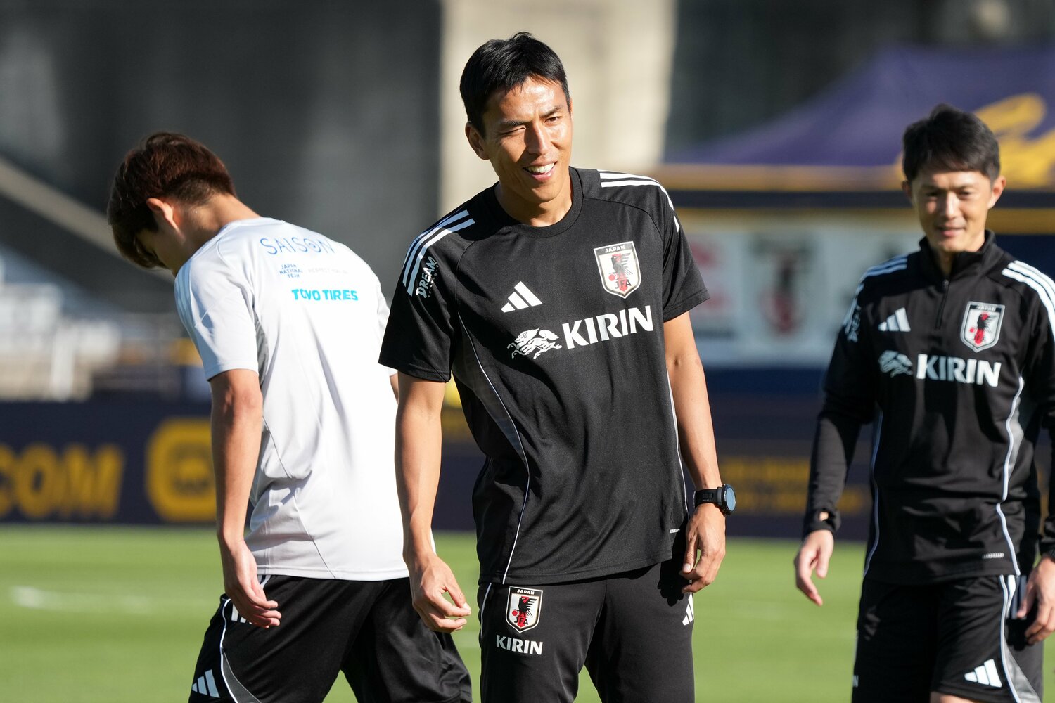 日本代表の活動と欧州でのプレーをいずれも熟知する長谷部コーチはまさに「つなぎ役」に適任だ　©Getty Images