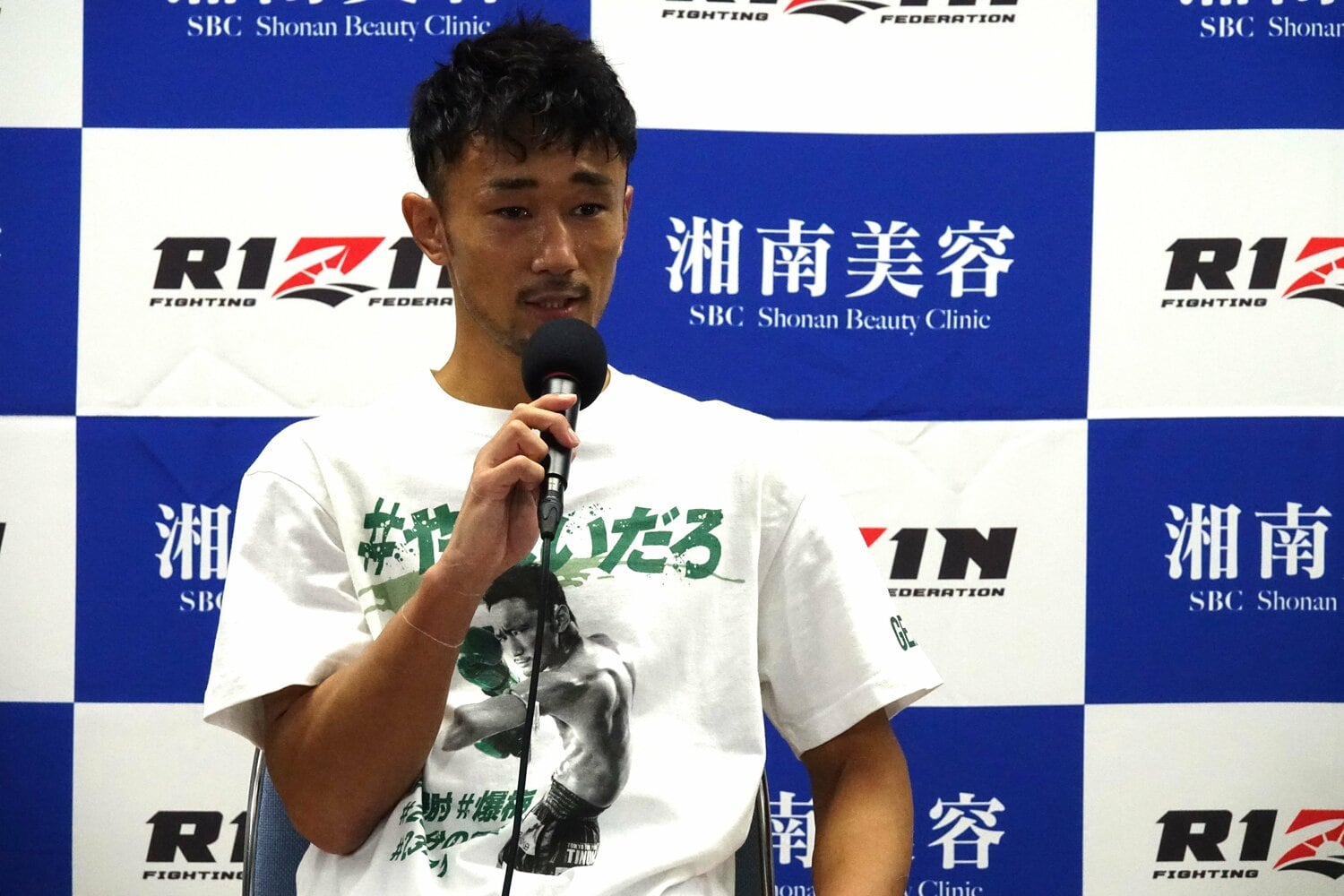 ガーダム戦後、インタビューに応える梅野源治　©Koji Fuse