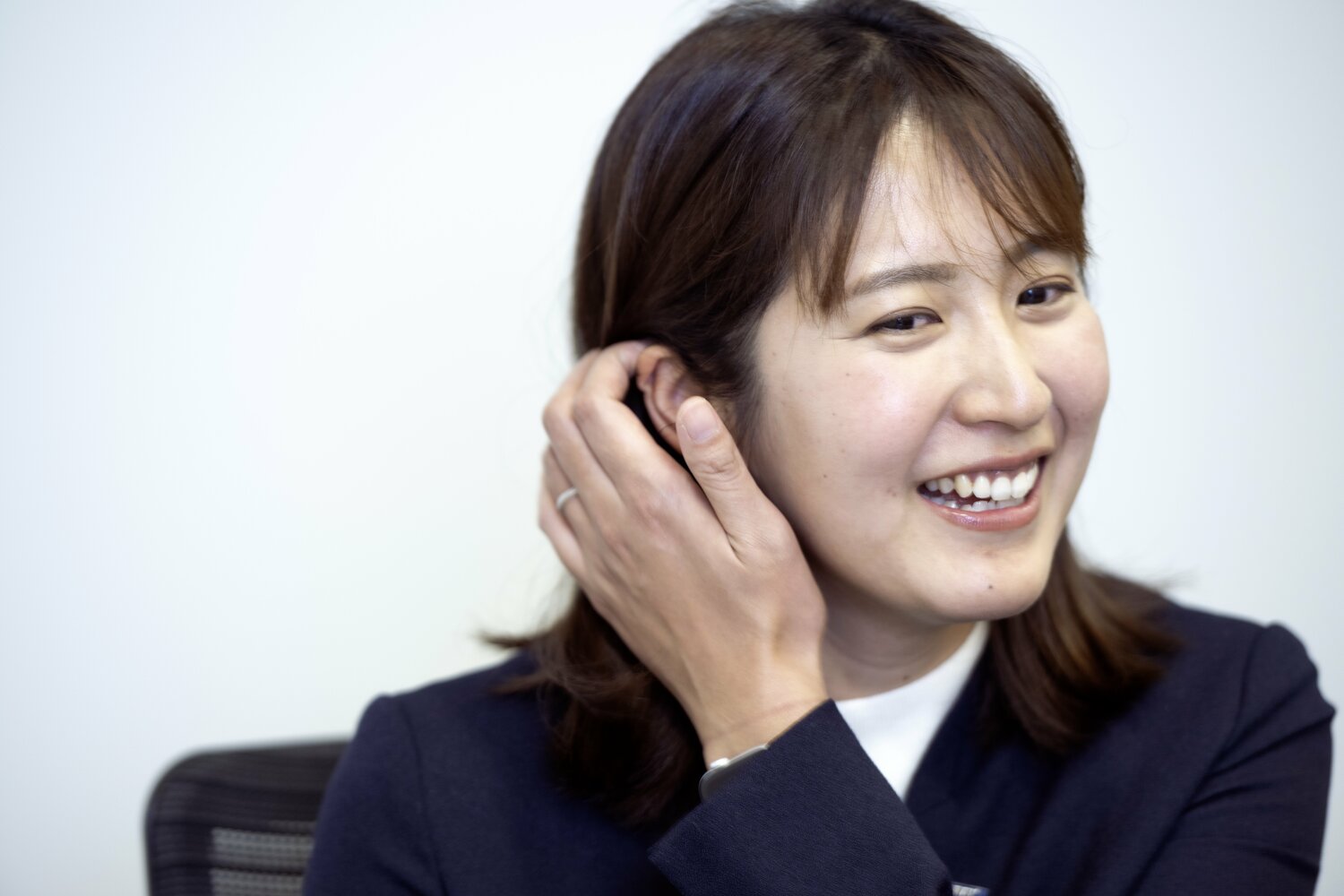 インタビューに答える二見梓さん