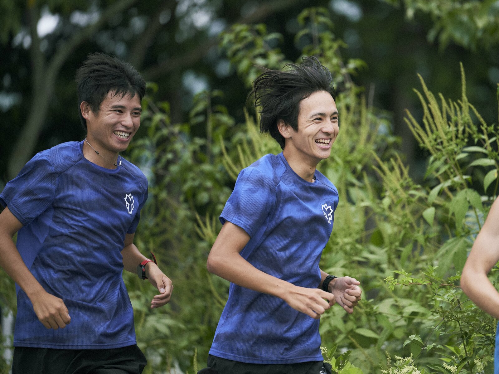 菅平合宿中に笑顔を見せる平島（右）と田島　photograph by Yuki Suenaga