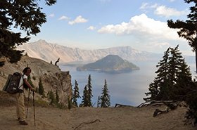 クレーターレイク、本当に透明度の高い青色でした。