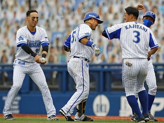 今永の自戒、オースティンの不在。1勝2敗で始まったDeNAの2020年。<Number Web> photograph by Kyodo News