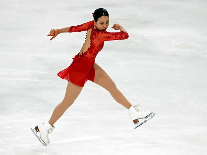 十代のメダリスト3人と元女王。フランス杯で見た浅田真央の涙。＜Number Web＞ photograph by REUTERS/AFLO