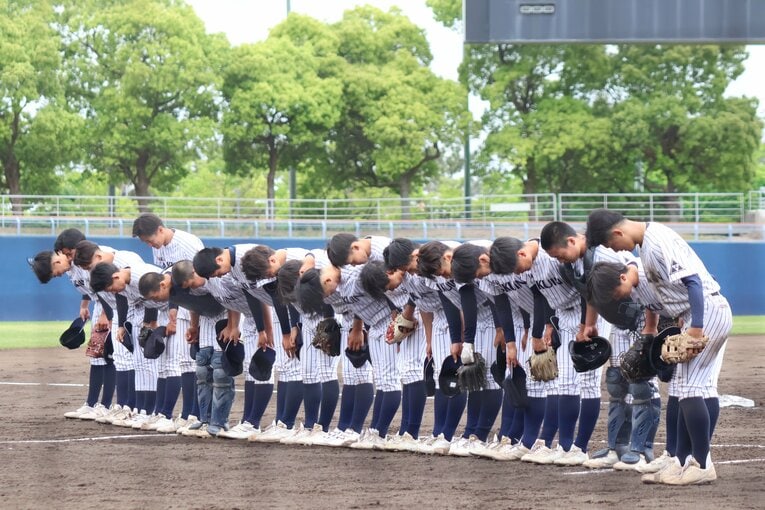 「ノーサイン野球」を貫く大阪学院大高は、もちろん髪型も自由。選手は丸刈りからロン毛まで多様　©Fumi Sawai