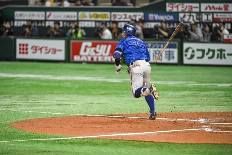 日本シリーズ第4戦、二塁打を放つ桑原将志　©︎Nanae Suzuki