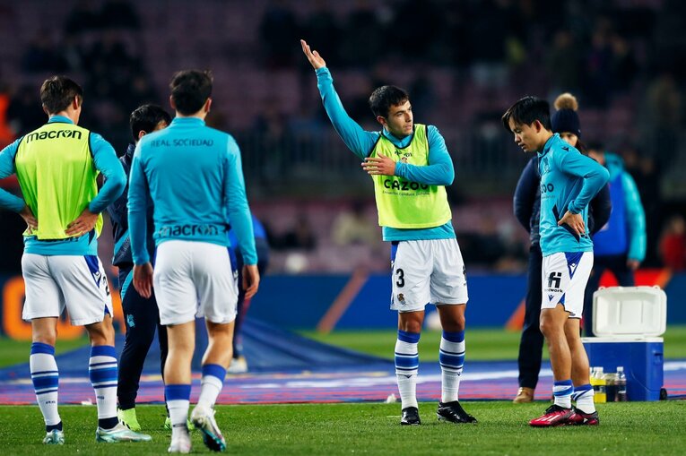 「クボのことは知ってるよ」バルササポに久保建英が笑顔で… 放送なしが惜しい「名手ブスケッツが声を荒げた」鮮烈プレー〈現地撮影〉(9)