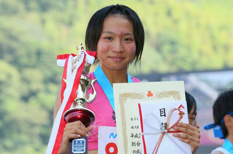 2015年のインターハイでは前人未到の短中距離“5冠”を狙った石塚晴子。その圧倒的な強さはいまの久保凛に勝るとも劣らない衝撃だった　©JIJI PRESS