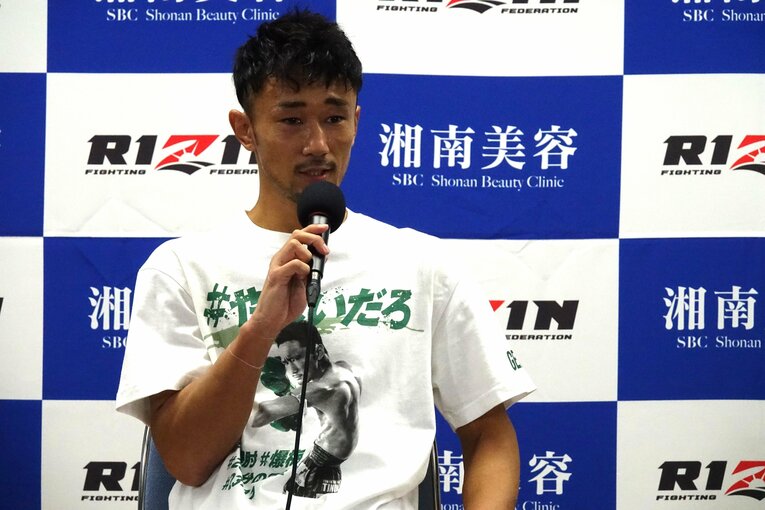 ガーダム戦後、インタビューに応える梅野源治　©Koji Fuse