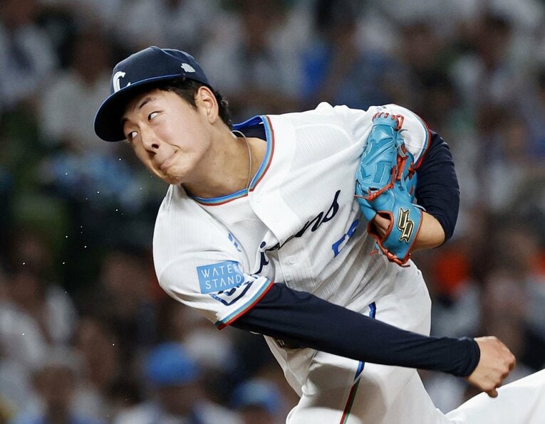 昨年9月7日のロッテ戦でプロ初登板を果たした篠原　©KYODO