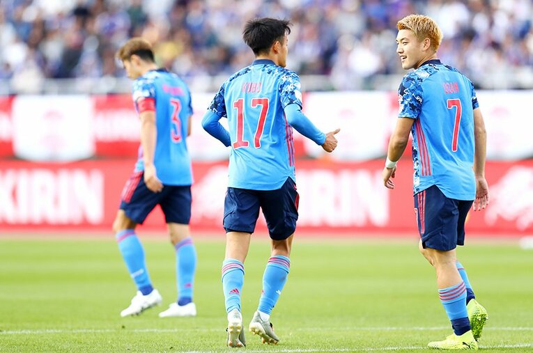 久保建英と堂安律。間違いなく個人能力が高い2人だ。ただし同じレフティー、突破型であることも念頭に置く必要がある。 ／ photograph by Naoki Nishimura/AFLO SPORT