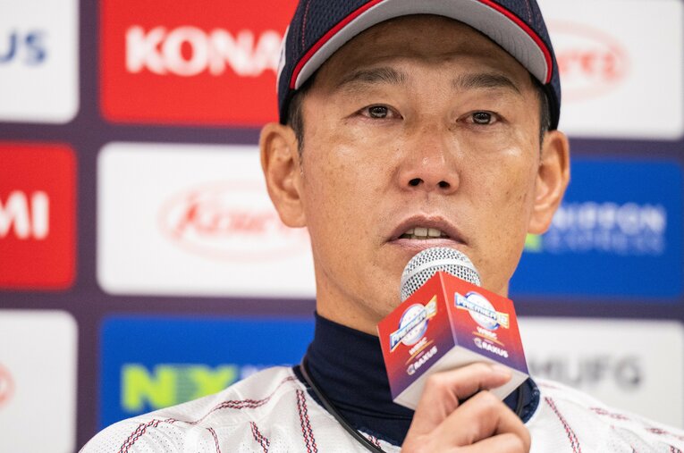 プレミア12決勝で台湾に敗れ連覇はならなかった侍ジャパンの井端弘和監督 ／ photograph by Nanae Suzuki