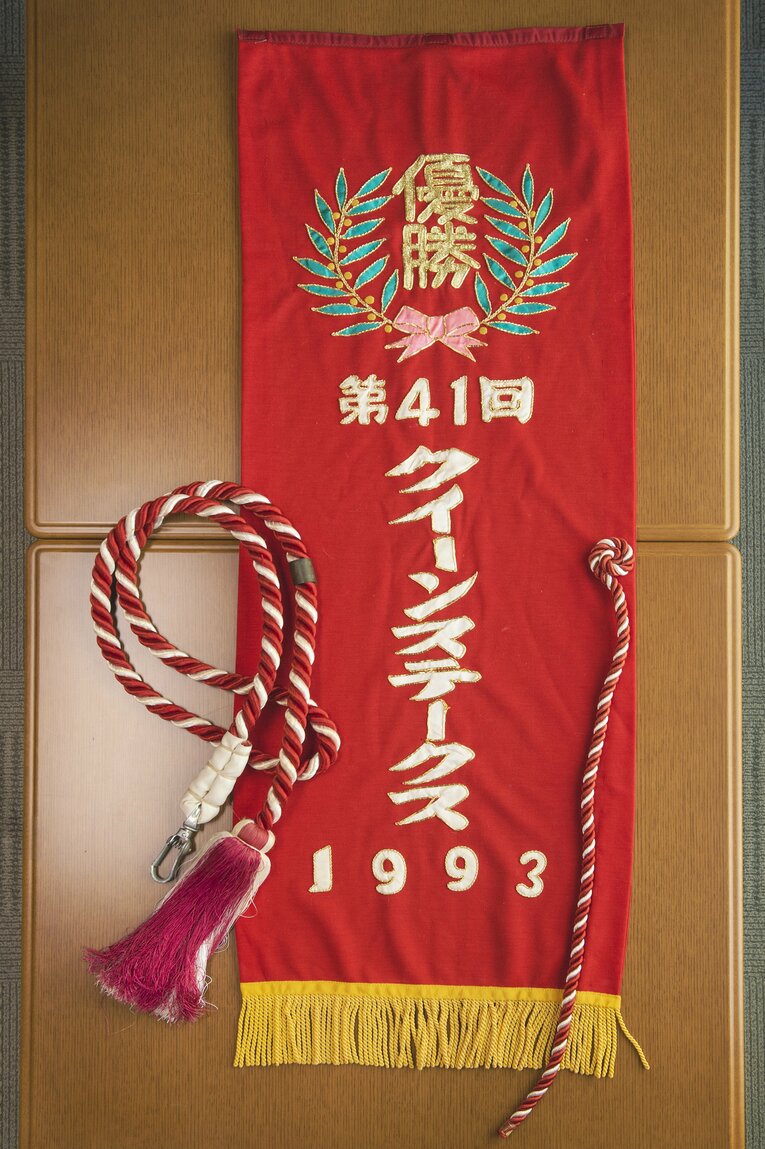 クイーンSの優勝レイ　©Wataru Sato