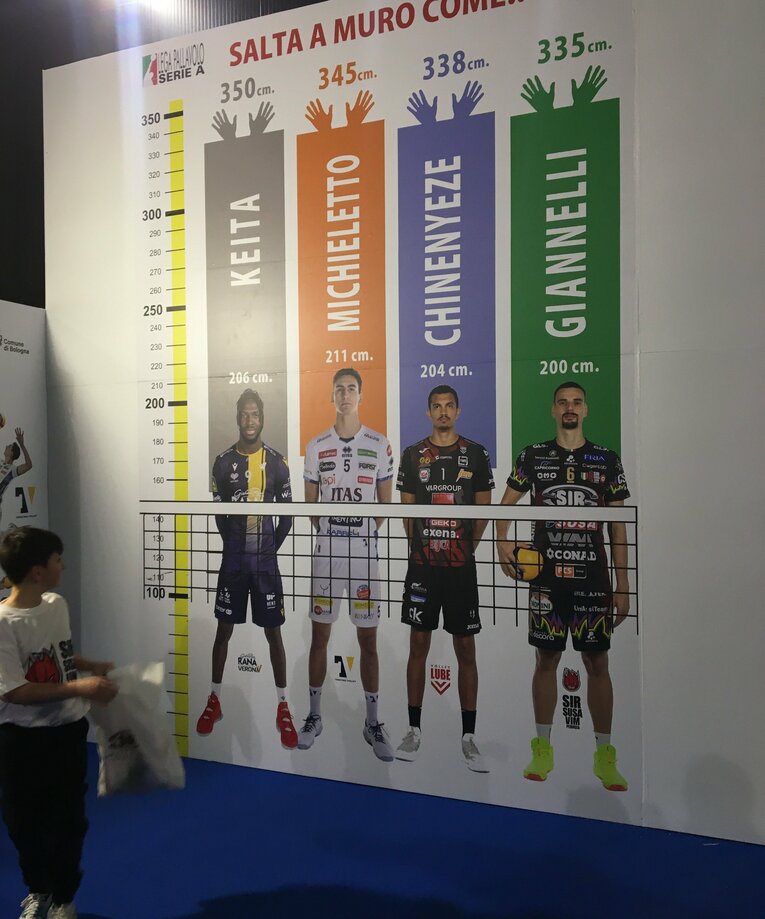 会場に展示されていた選手の実寸ボード（コッパ・イタリア準決勝）©︎Takashi Yuge