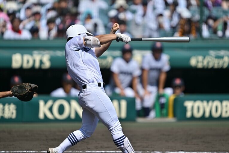 【すごすぎる…左手ハンディでも巧打者・横山のバッティングを様々なアングルから見る／全10枚超】甲子園ヒーローの写真はまだまだ続きます　©Hideki Sugiyama