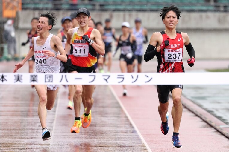 2月の全日本実業団ハーフでは持ち前のラストスパートで大接戦を制した　©AFLO