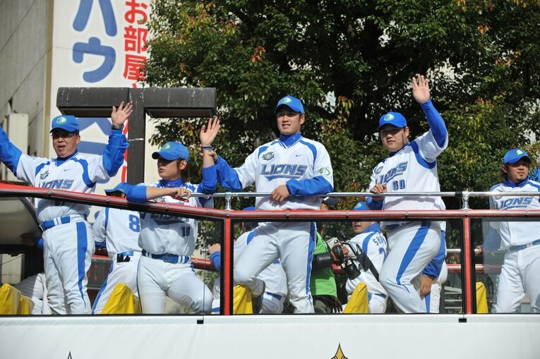 優勝パレードで　©Hideki Sugiyama