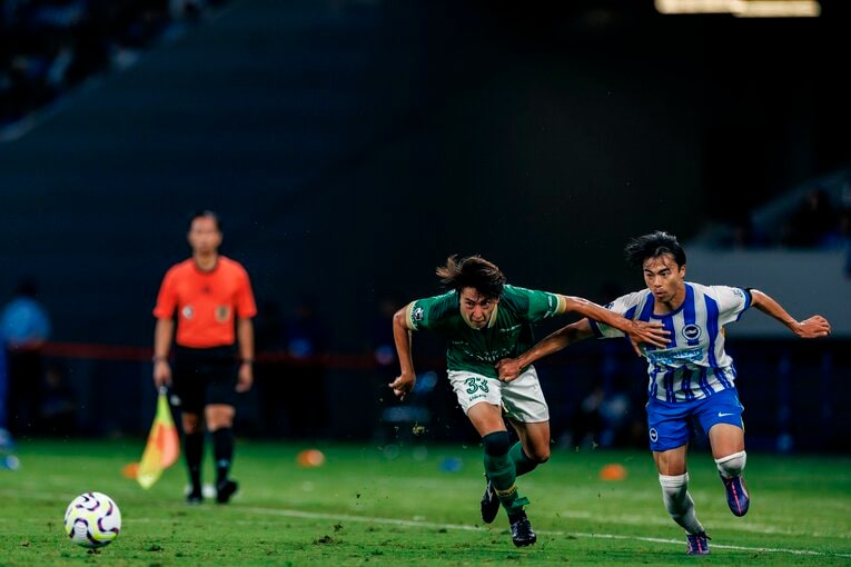 日本ツアーで三笘が見せた「ヒールターンからの必殺ドリブル突破とアウトサイドシュート」（全15枚）©Kiichi Matsumoto