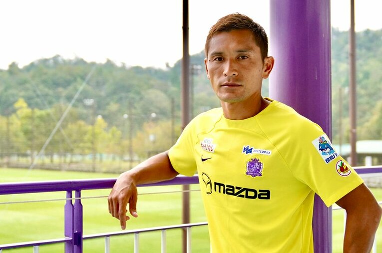 同学年の選手たちが引退していく中、いまだ情熱を燃やし続ける青山敏弘（37歳）。森保監督との思い出や盟友たちへの思いを明かした ／ photograph by Atsushi Iio