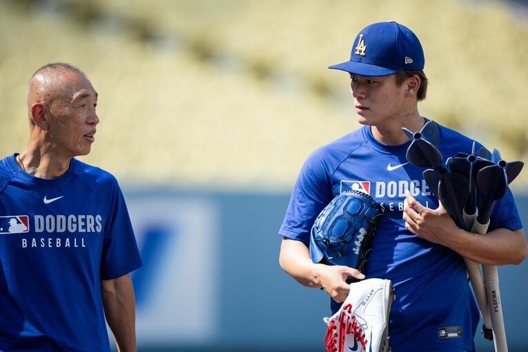 【“テレビに映らない”由伸写真】話題の矢田修氏と　©Nanae Suzuki