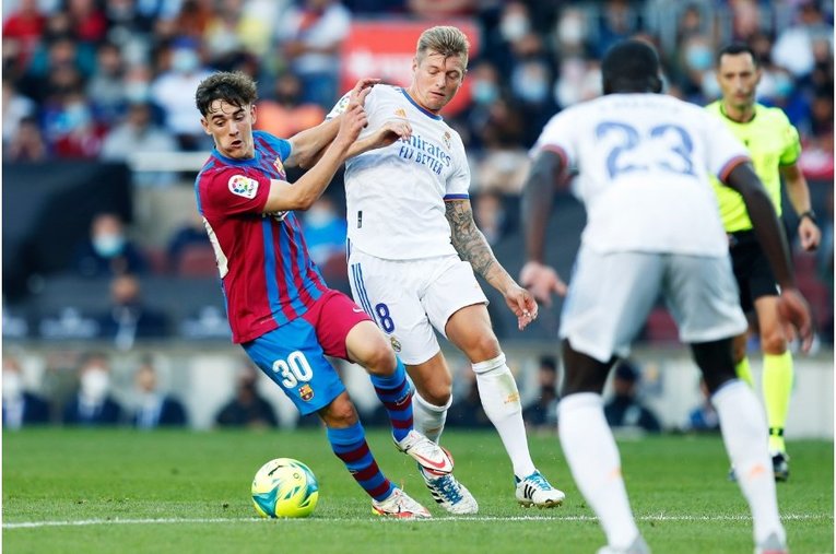 《メッシとロナウド不在の寂しさ》カメラマンが見たクラシコの新風景　17歳ガビや仲良しバルサ＆レアルサポ、殊勲ビニシウスへの“罵倒”(34)